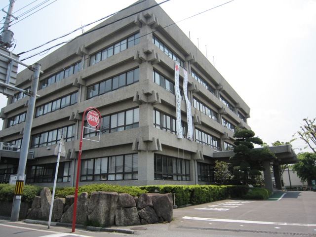 Government office. Bracken 286m to City Hall (government office)