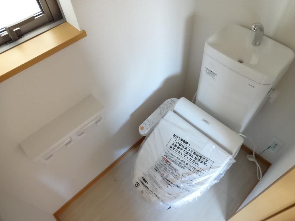 Toilet. Indoor (12 May 2013) Shooting