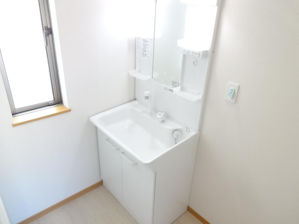 Wash basin, toilet. Indoor (12 May 2013) Shooting