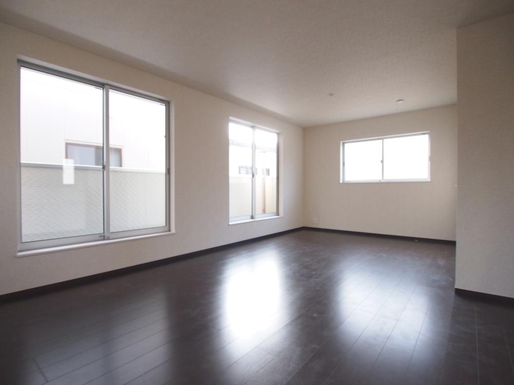 Living. Local (11 May 2013) Shooting