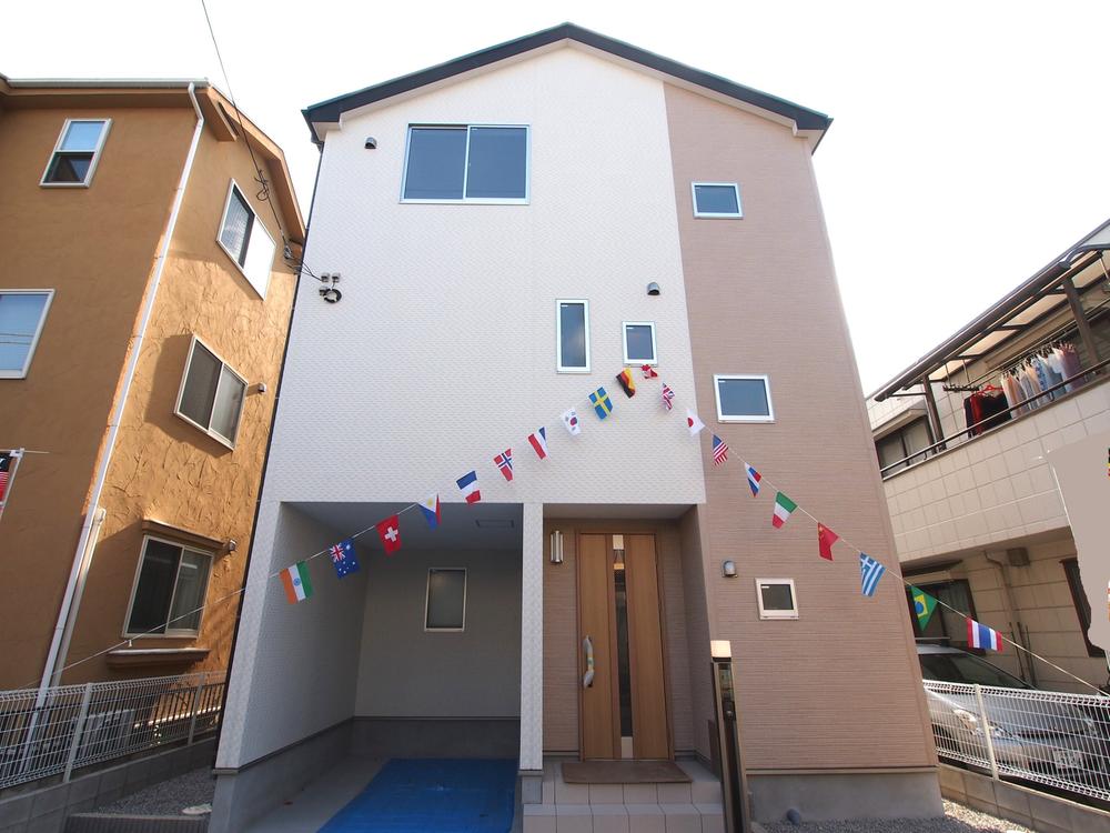 Local appearance photo. Local (11 May 2013) Shooting