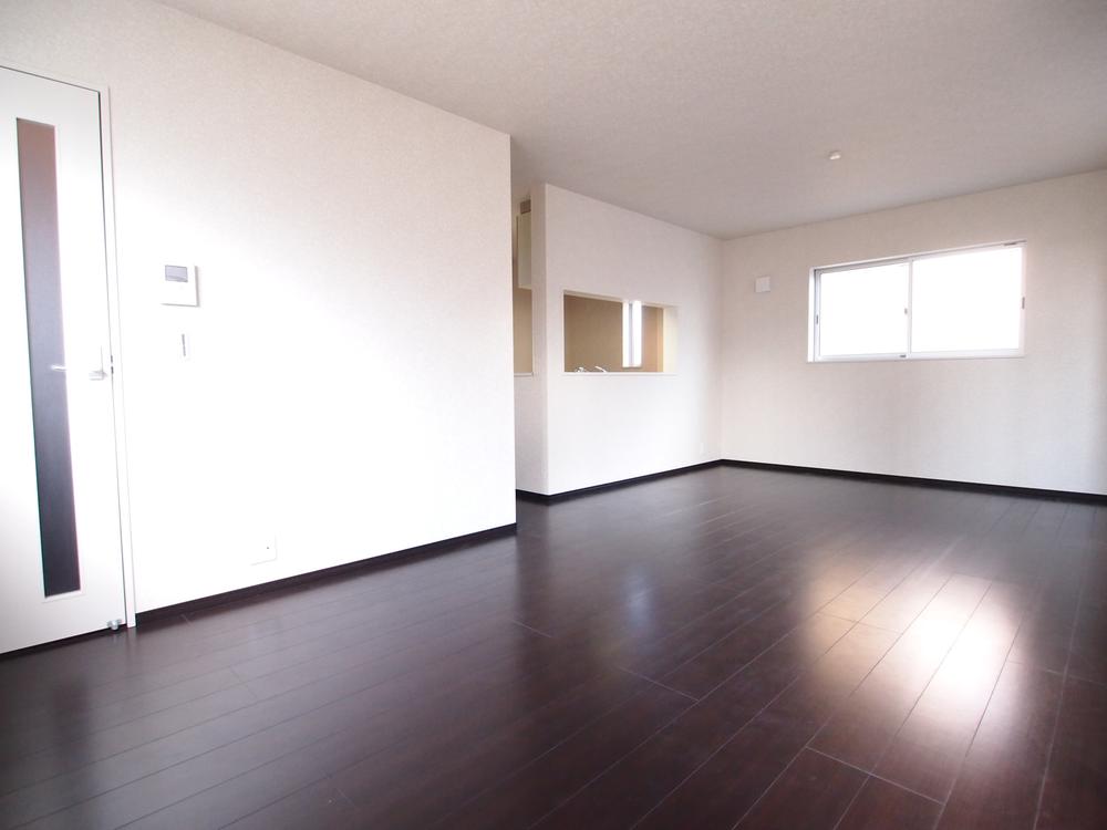 Living. Local (11 May 2013) Shooting