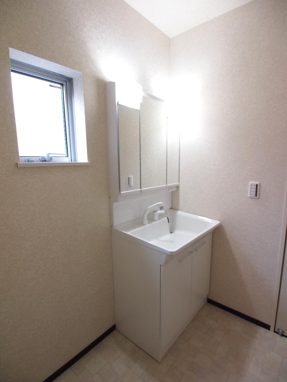 Wash basin, toilet. Local (11 May 2013) Shooting