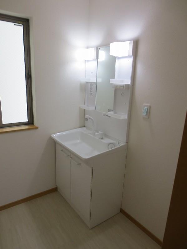 Wash basin, toilet. Local (12 May 2013) Shooting