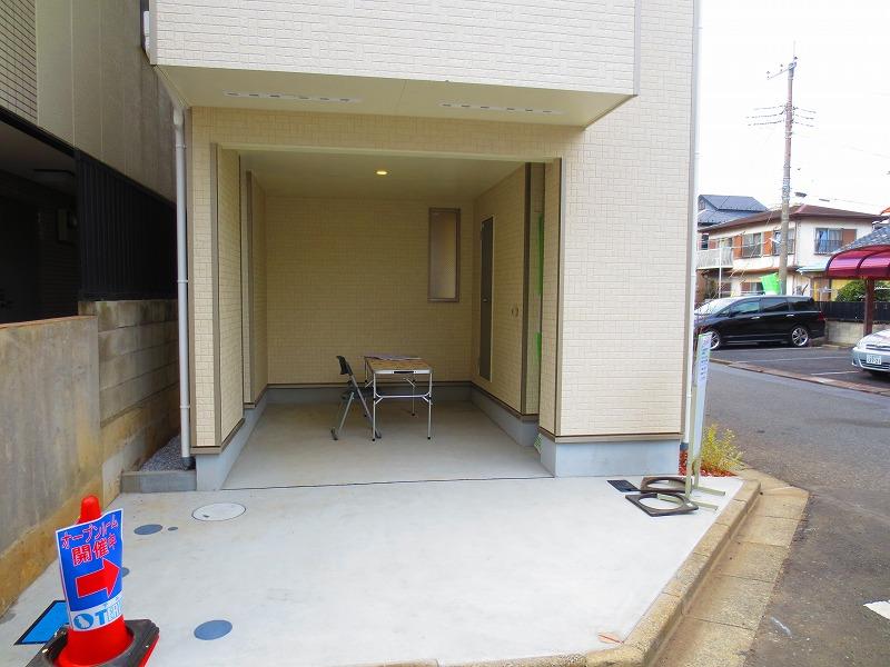 Parking lot. Local (10 May 2013) Shooting