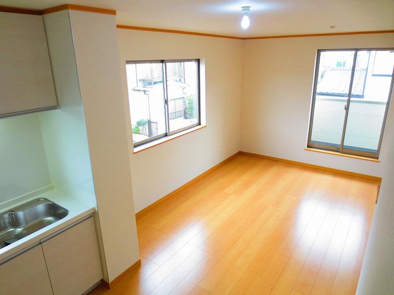 Living. Local (12 May 2013) Shooting