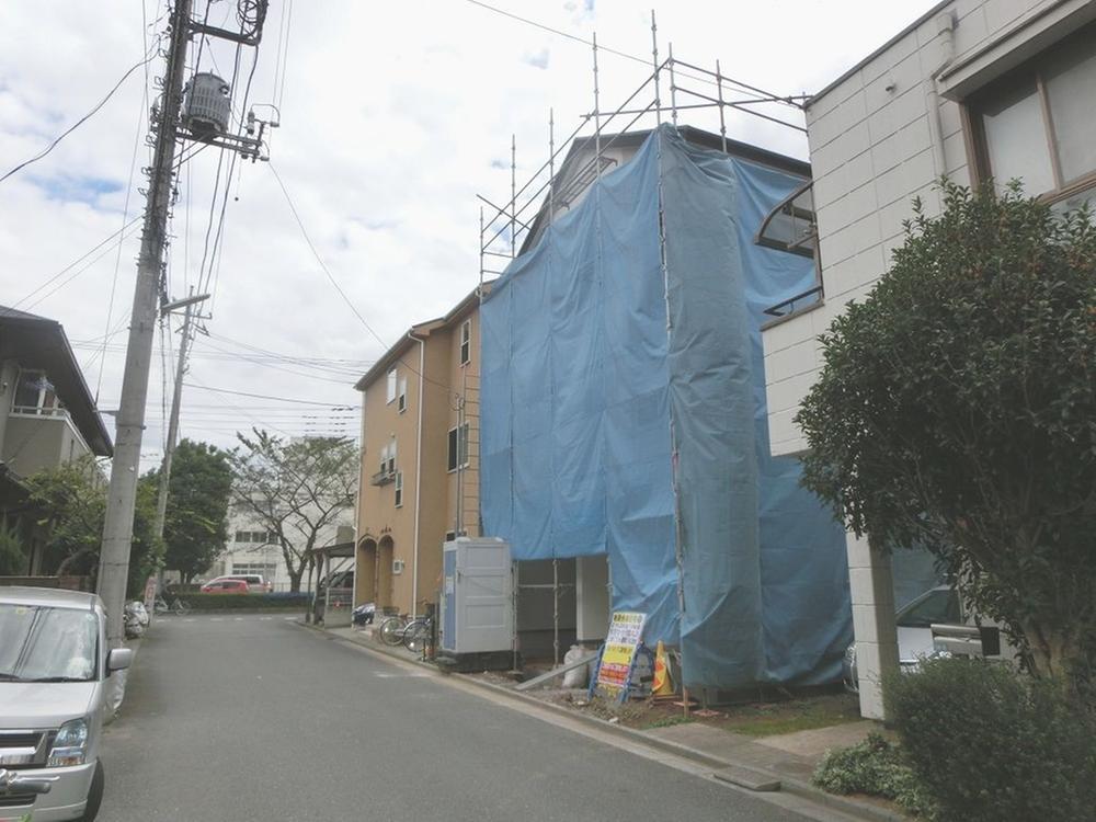 Local photos, including front road. Local (10 May 2013) Shooting