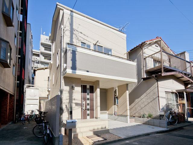 Local appearance photo. Local (12 May 2013) Shooting