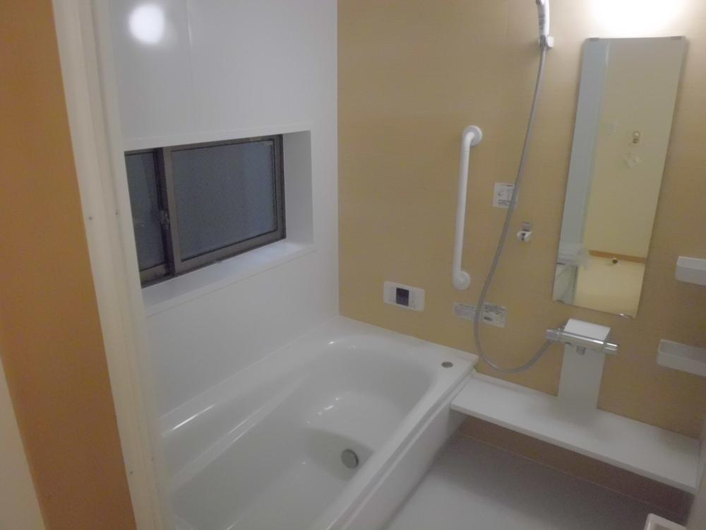 Bathroom. Local (12 May 2013) Shooting