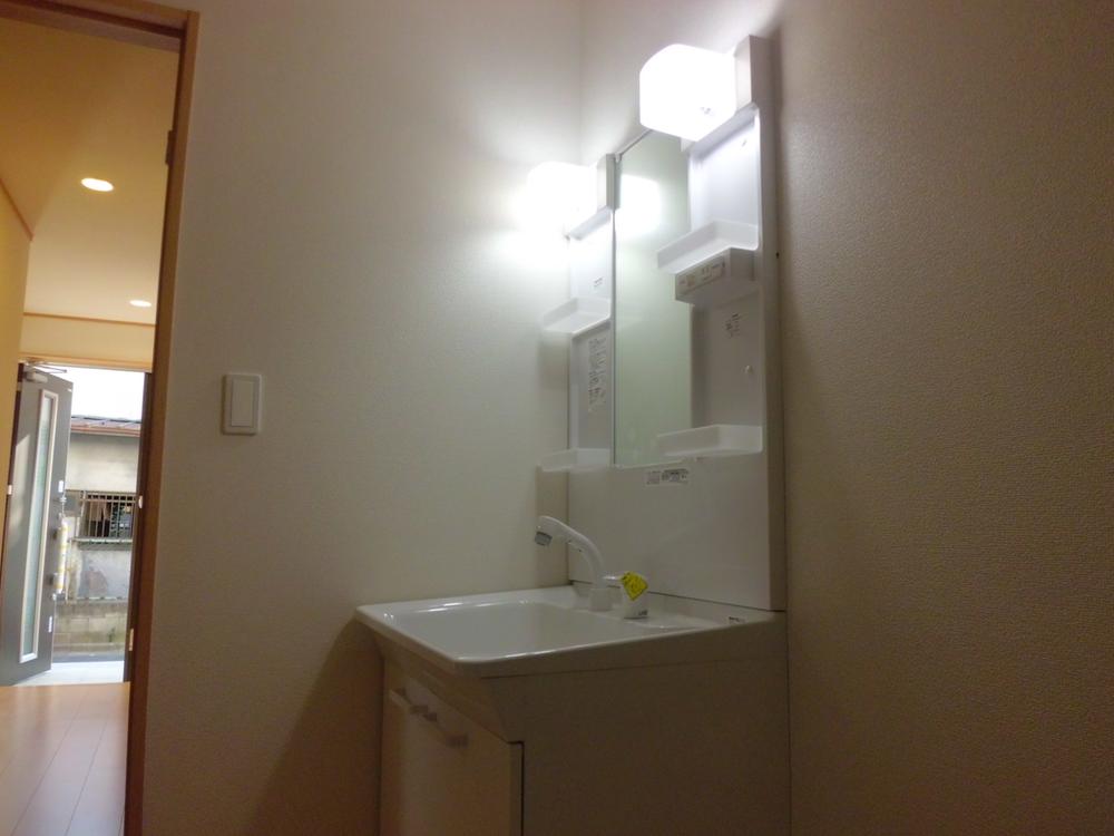 Wash basin, toilet. Local (12 May 2013) Shooting