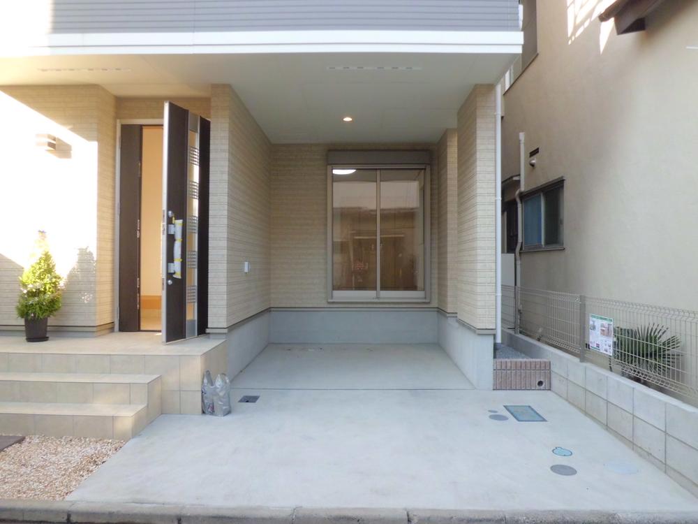 Entrance. Local (12 May 2013) Shooting