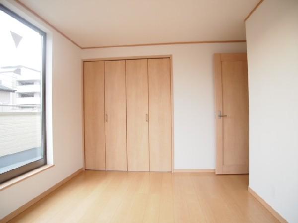 Non-living room. 3 floor 7 tatami mats of Western-style. It has led to a wide balcony