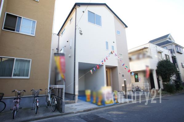 Local photos, including front road. Local (11 May 2013) Shooting