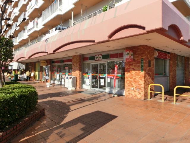 Convenience store. 160m until Thanksgiving Kawaguchi Shibazono shop