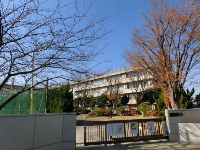 Junior high school. 1700m to the second junior high school