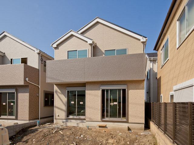 Local appearance photo. 1 Building