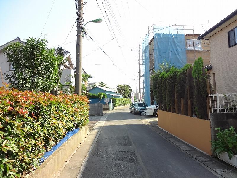 Local photos, including front road. Local (11 May 2013) Shooting