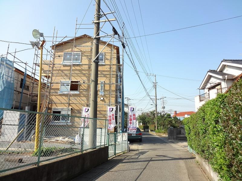 Local photos, including front road. Living environment favorable!