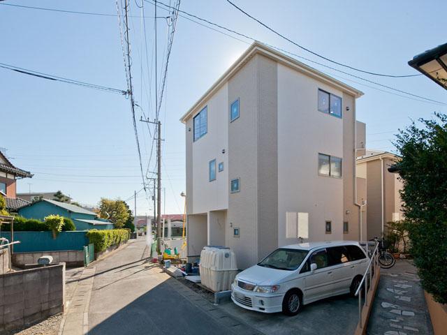 Local photos, including front road. Local (11 May 2013) Shooting