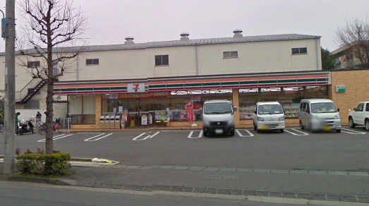 Convenience store. 190m to Seven-Eleven (convenience store)