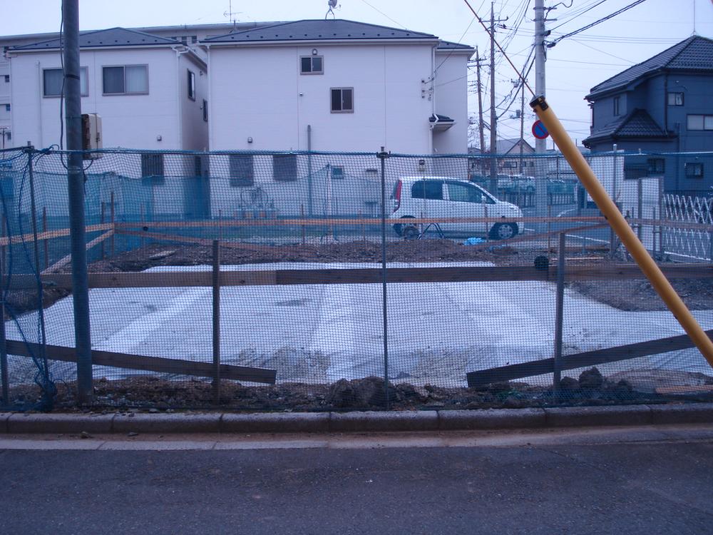 Local photos, including front road. Local (11 May 2013) Shooting