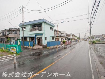 Local photos, including front road. Local (August 2013) Shooting