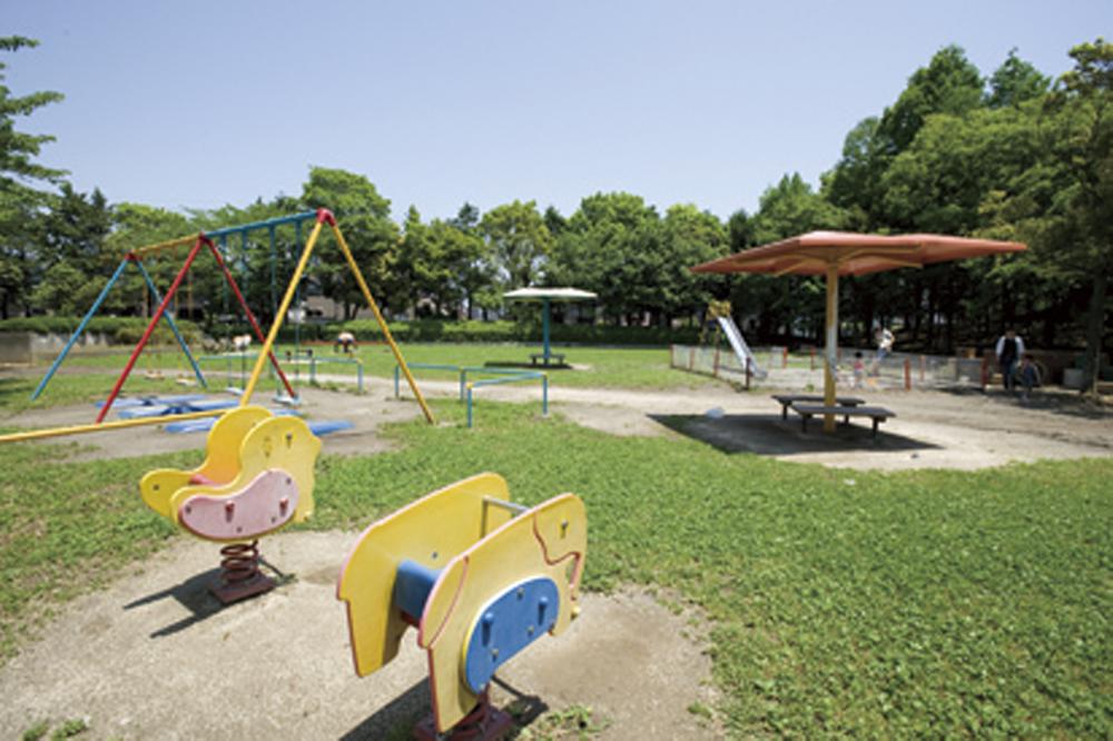 park. There is also a child-rearing-facing environment Ohara park adjacent to the 1500m Yashio City Cultural Sports Center to Ohara park