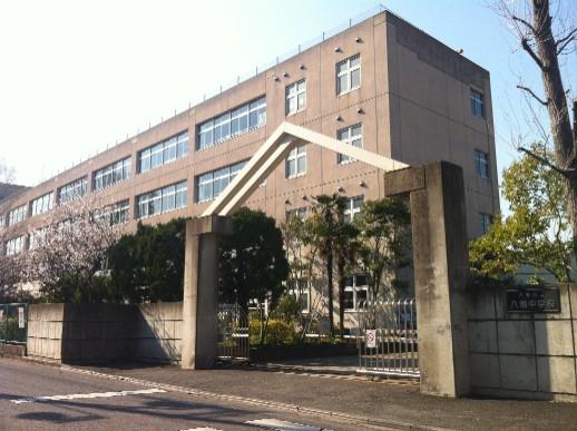 Junior high school. Yashio 1300m until junior high school