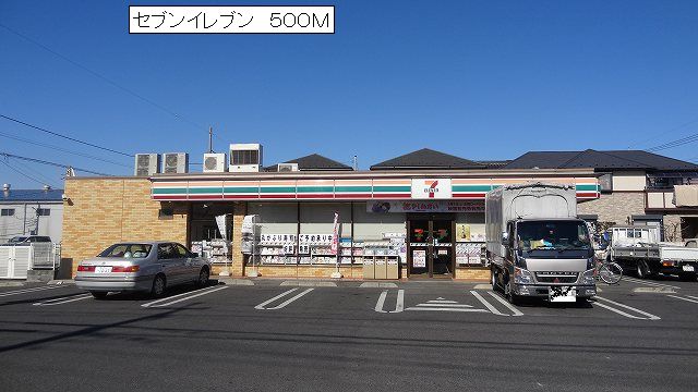 Convenience store. 500m to Seven-Eleven (convenience store)