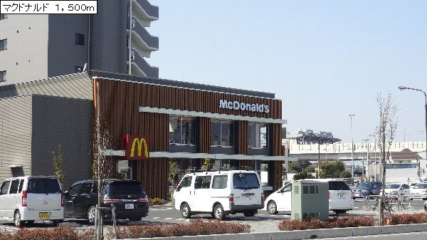 restaurant. 1500m to McDonald's (restaurant)