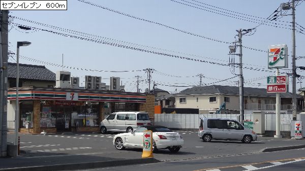 Convenience store. 600m to Seven-Eleven (convenience store)