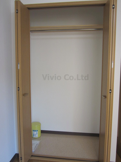 Receipt. Storage space with depth