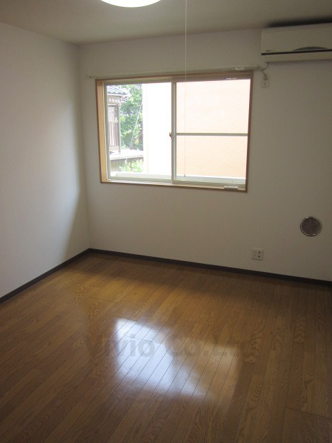 Living and room. Sunny!