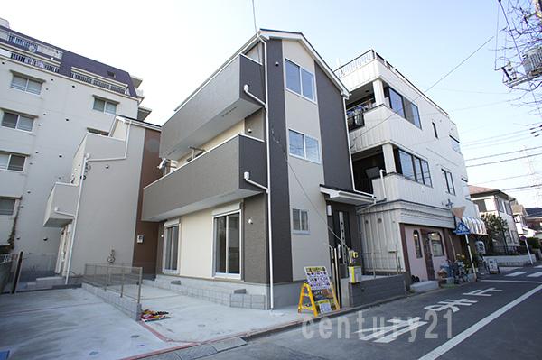 Local appearance photo. 1 Building