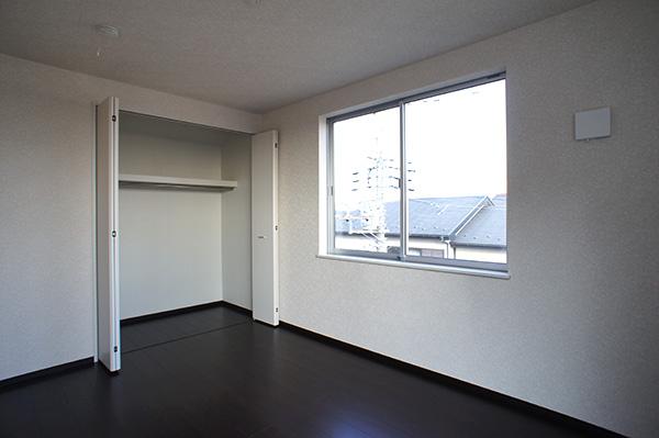 Non-living room. 1 Building