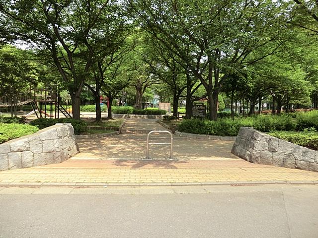 park. 1344m until the pine tree park