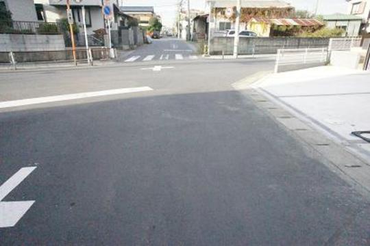 Local photos, including front road. Frontal road