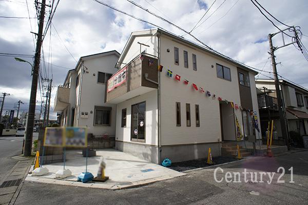 Floor plan. 25,800,000 yen, 4LDK + S (storeroom), Land area 102.18 sq m , Living space also clean spacious in the storage space of the building area 95.98 sq m large capacity