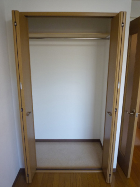 Receipt. Closet inside