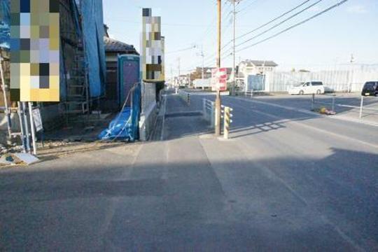 Local photos, including front road. Frontal road