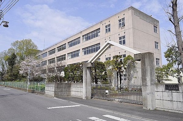 Junior high school. Yashio 850m until junior high school (junior high school)