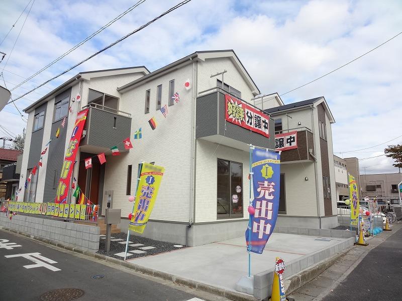 Local appearance photo. Zelkova street surface that commercial facilities and fulfilling. Good per sun in the south road! ! Yashio City Hall and Central Park, etc. is also good near the living environment. 