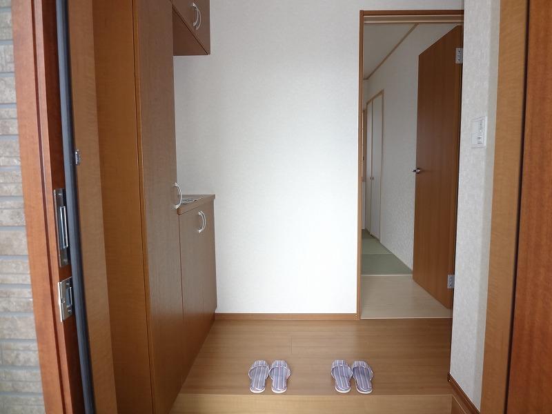 Entrance. Local (10 May 2013) Shooting