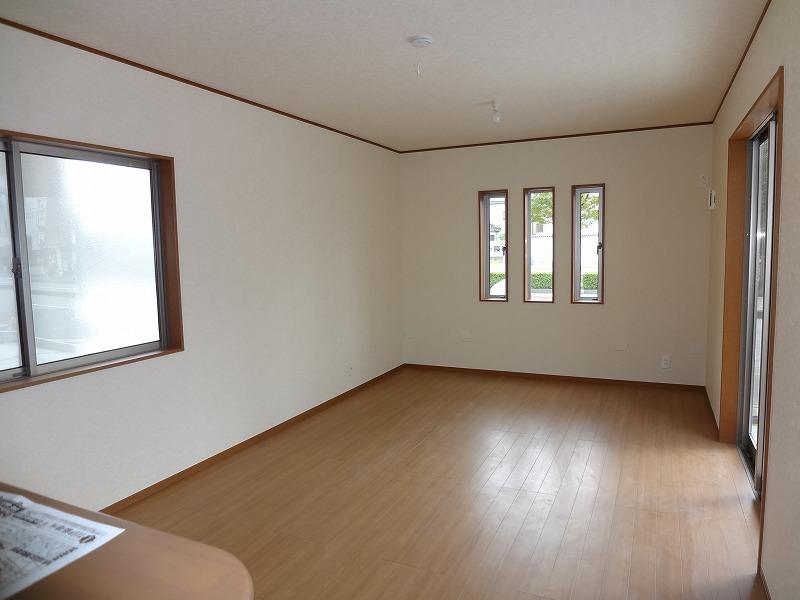 Living. Building 2 Living