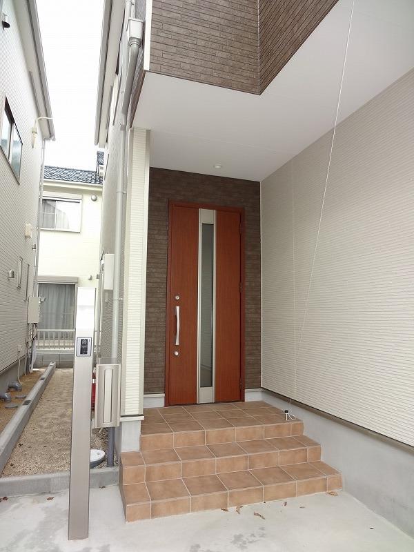 Entrance. Building 2 entrance