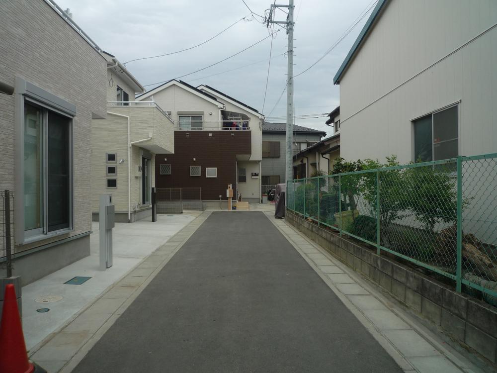 Local photos, including front road. Local (11 May 2013) shooting south ・ It is the state of the front road. 