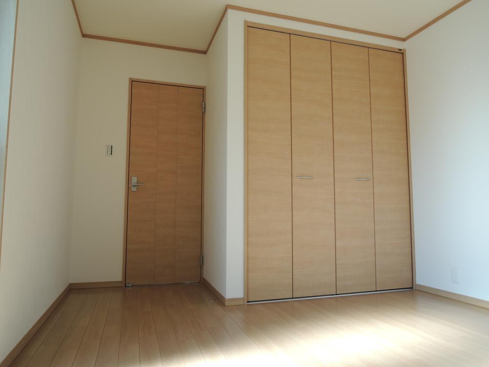 Non-living room. Second floor ・ Western style room Middle (12 May 2013) Shooting B Building ・ Western style room