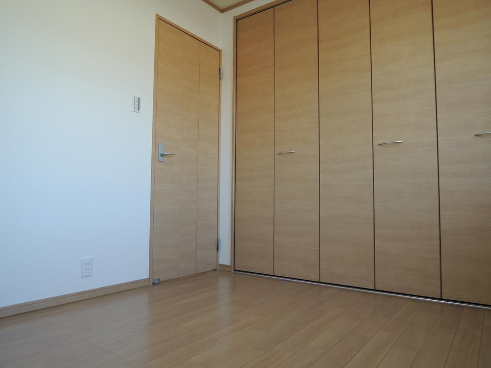 Non-living room. Second floor ・ Western style room North (December 2013) Shooting B Building ・ Western style room