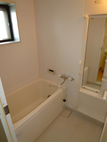 Bath. Bathroom (reheating ・ With ventilation window)