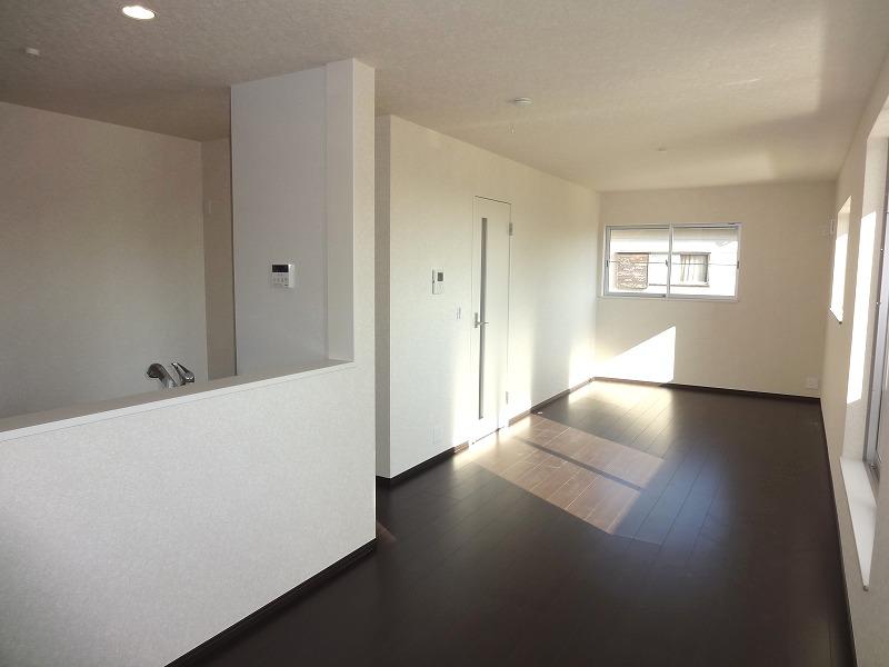 Living. 1 Building Living: spacious about 17 Pledge!